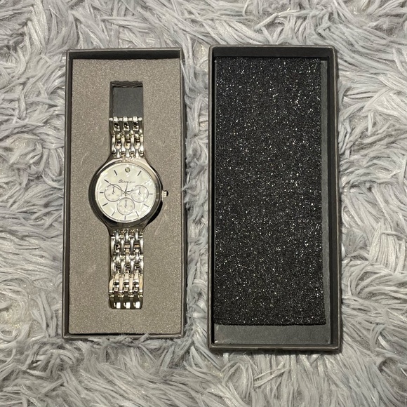 Vintage Classique Silver Unisex Watch - Picture 1 of 8